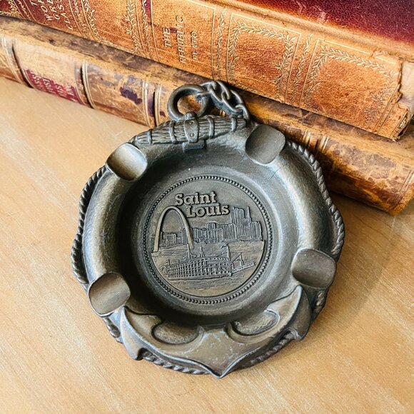 VTG Pewter Souvenir ashtray from St. Louis - Picture 4 of 10